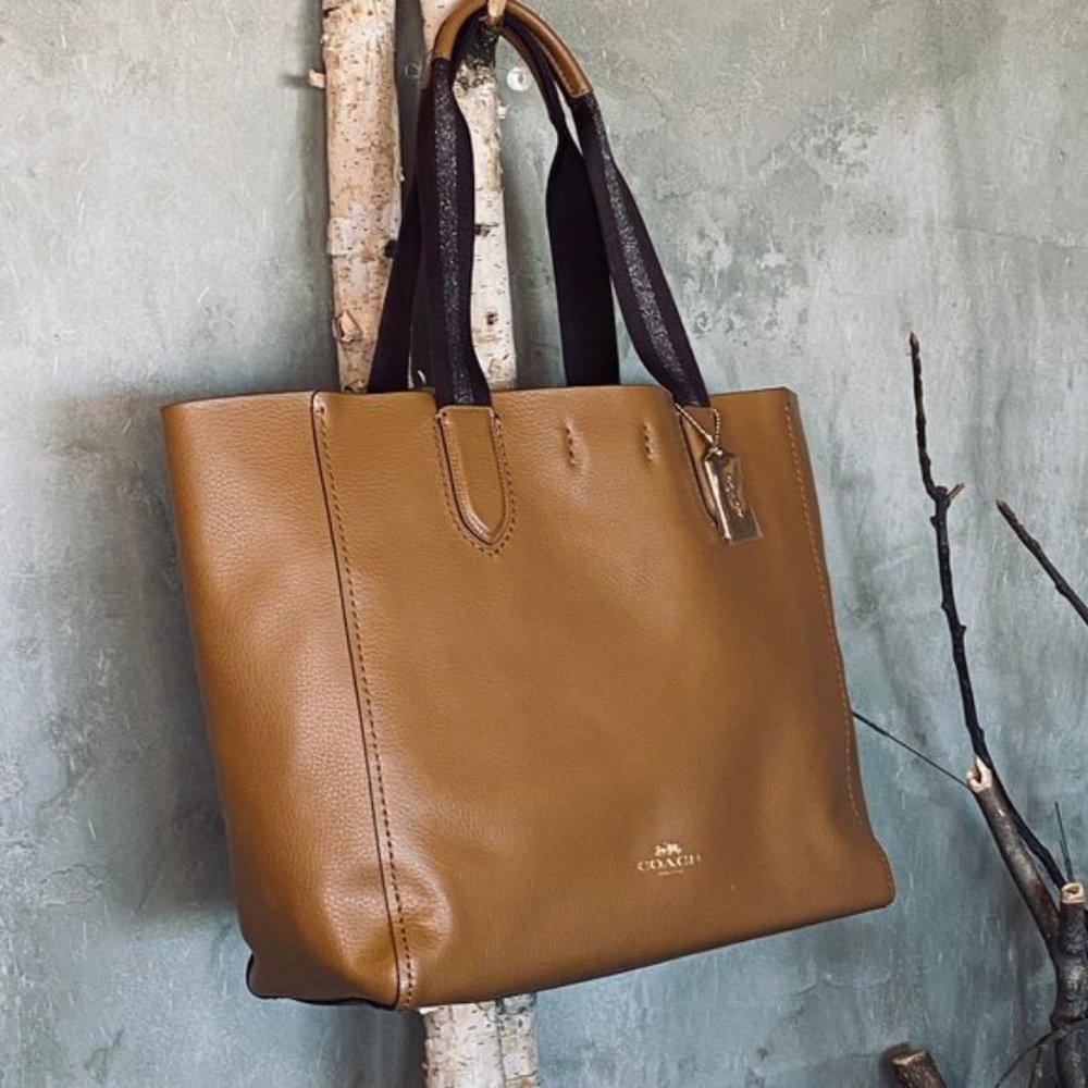 COACH Large Derby Lather Tote in Saddle Leather